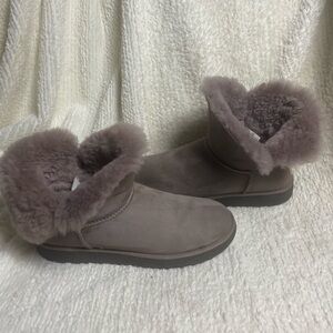 UGG Australia classic Mini sheepskin cuff boots stormy gray boots.SZ9.5